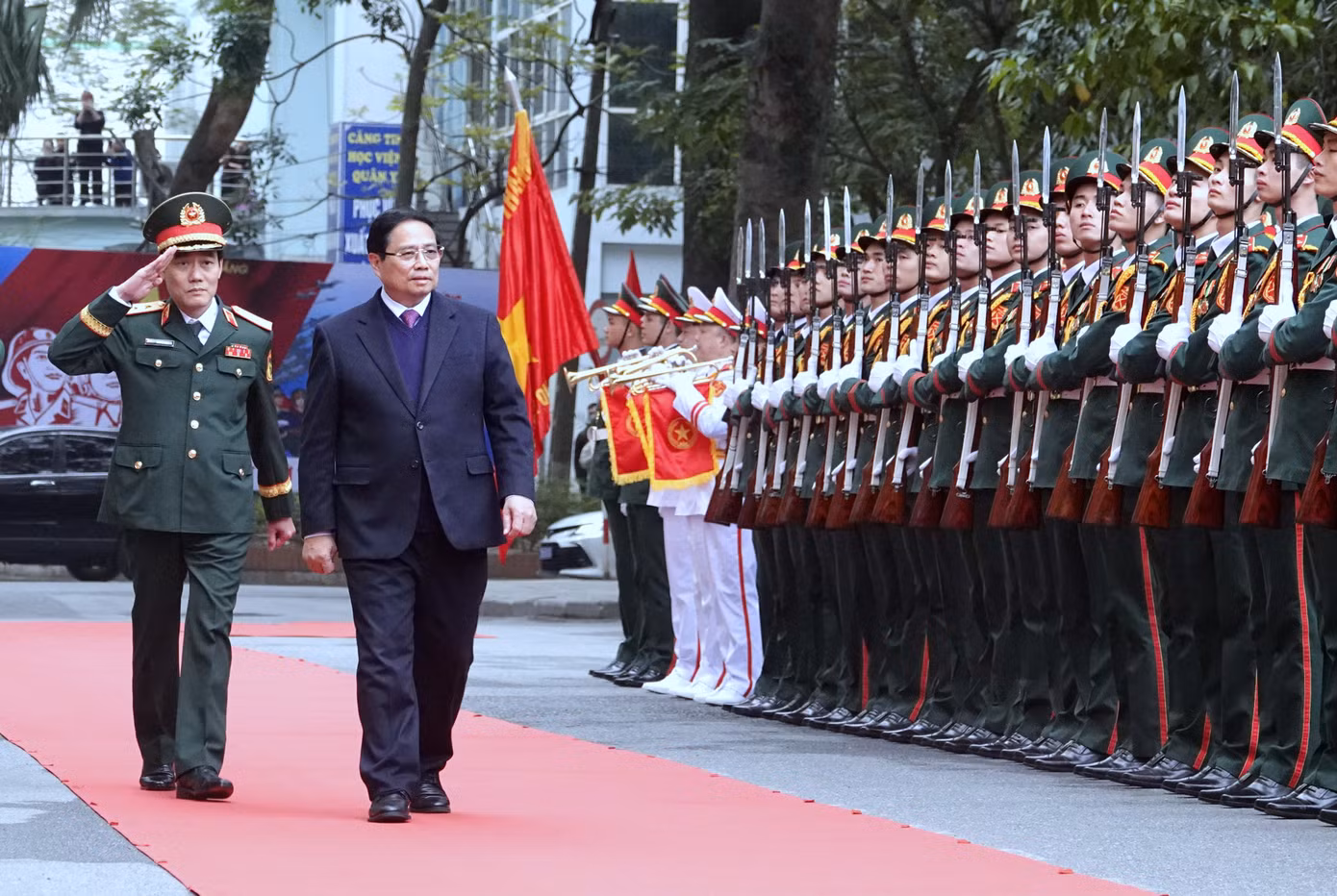Thủ tướng Phạm Minh Chính tới thăm Học viện Quân y.