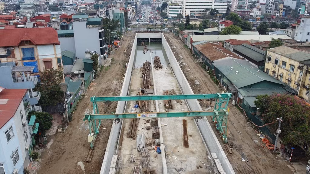 Hầm chui tại nút giao giữa đường vành đai 2,5 với đường Giải Phóng - Kim Đồng đã lộ hình hài. Ảnh: Trọng Đảng.