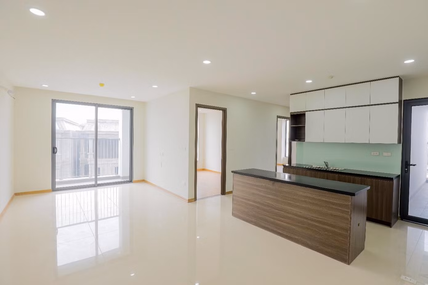 Các căn hộ tại Rose Town có thiết kế thông thoáng, tận dụng tối đa ánh sáng tự nhiên