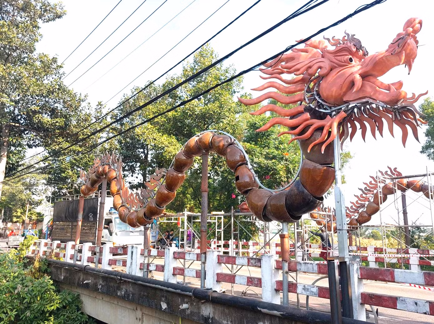 Song Long đang trong quá trình hoàn thiện.
