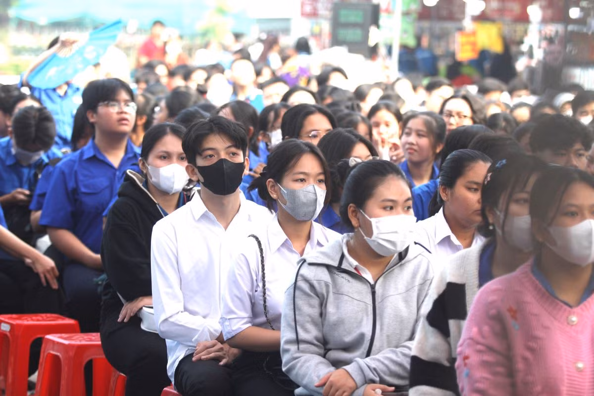 Đông đảo các bạn học sinh, sinh viên tham dự khai mạc Tuần lễ học sinh, sinh viên tỉnh Bình Dương năm 2024.