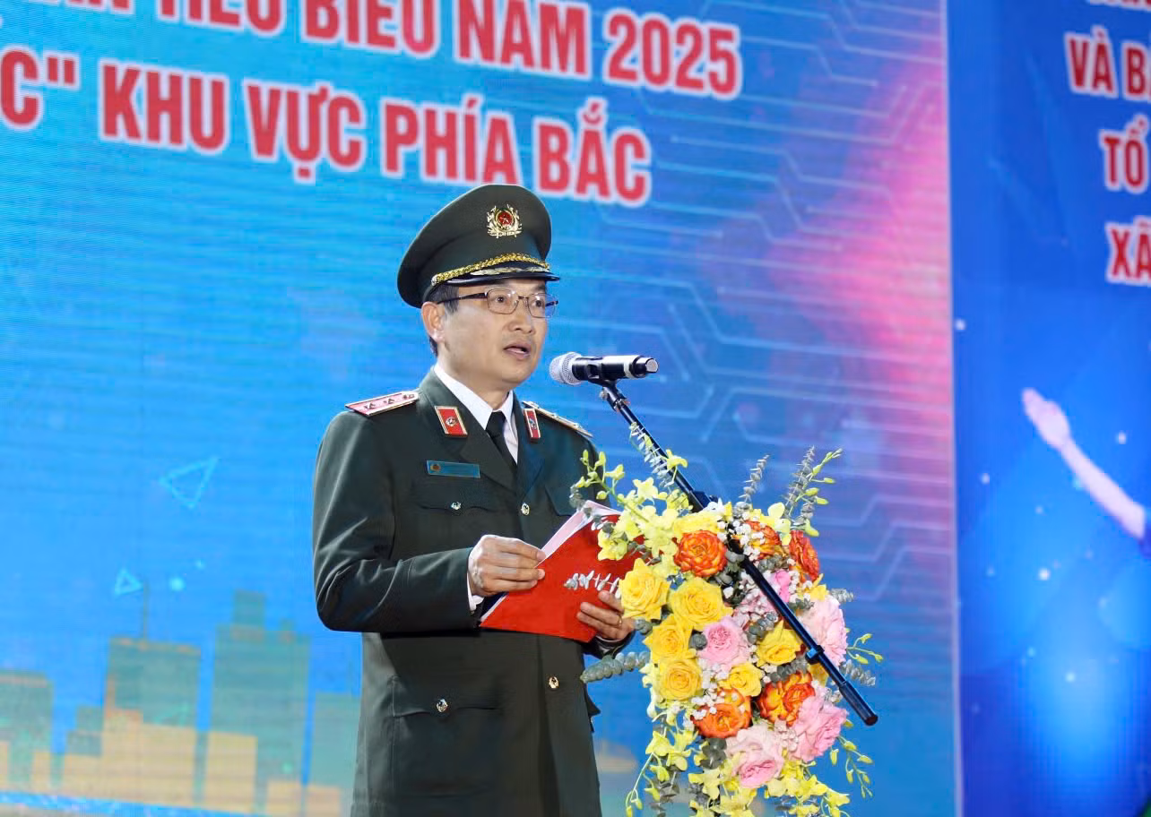 Trung tướng Nguyễn Ngọc Toàn - Cục trưởng Cục Công tác chính trị, Bộ Công an phát biểu tại buổi lễ.