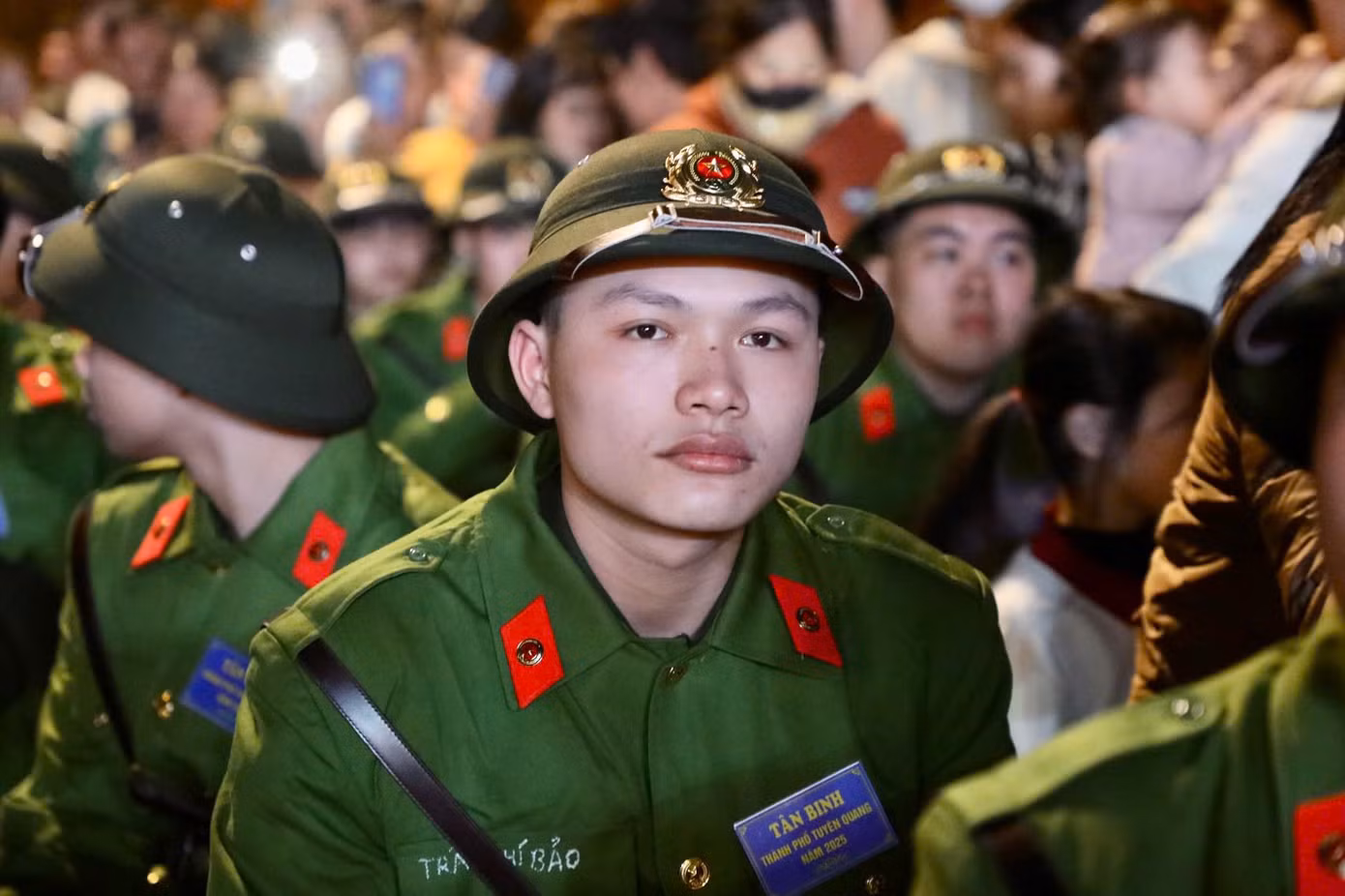 Tương tự, tân binh Trần Chí Bảo, chiến sĩ nghĩa vụ Công an nhân dân cũng sẵn sàng lên đường nhập ngũ.