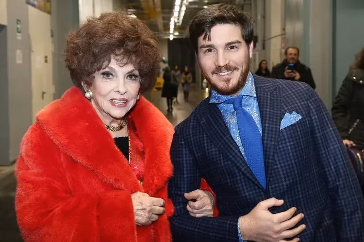 Gina Lollobrigida và trợ lý cá nhân Andrea Piazzolla. Ảnh: Shutterstock.