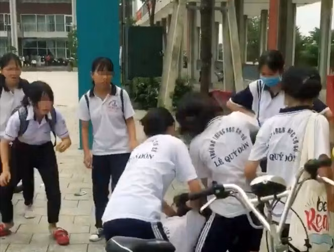 Nữ sinh THCS bị bạn đánh hội đồng: Lãnh đạo Sở GD-ĐT Bình Dương lên tiếng ảnh 1