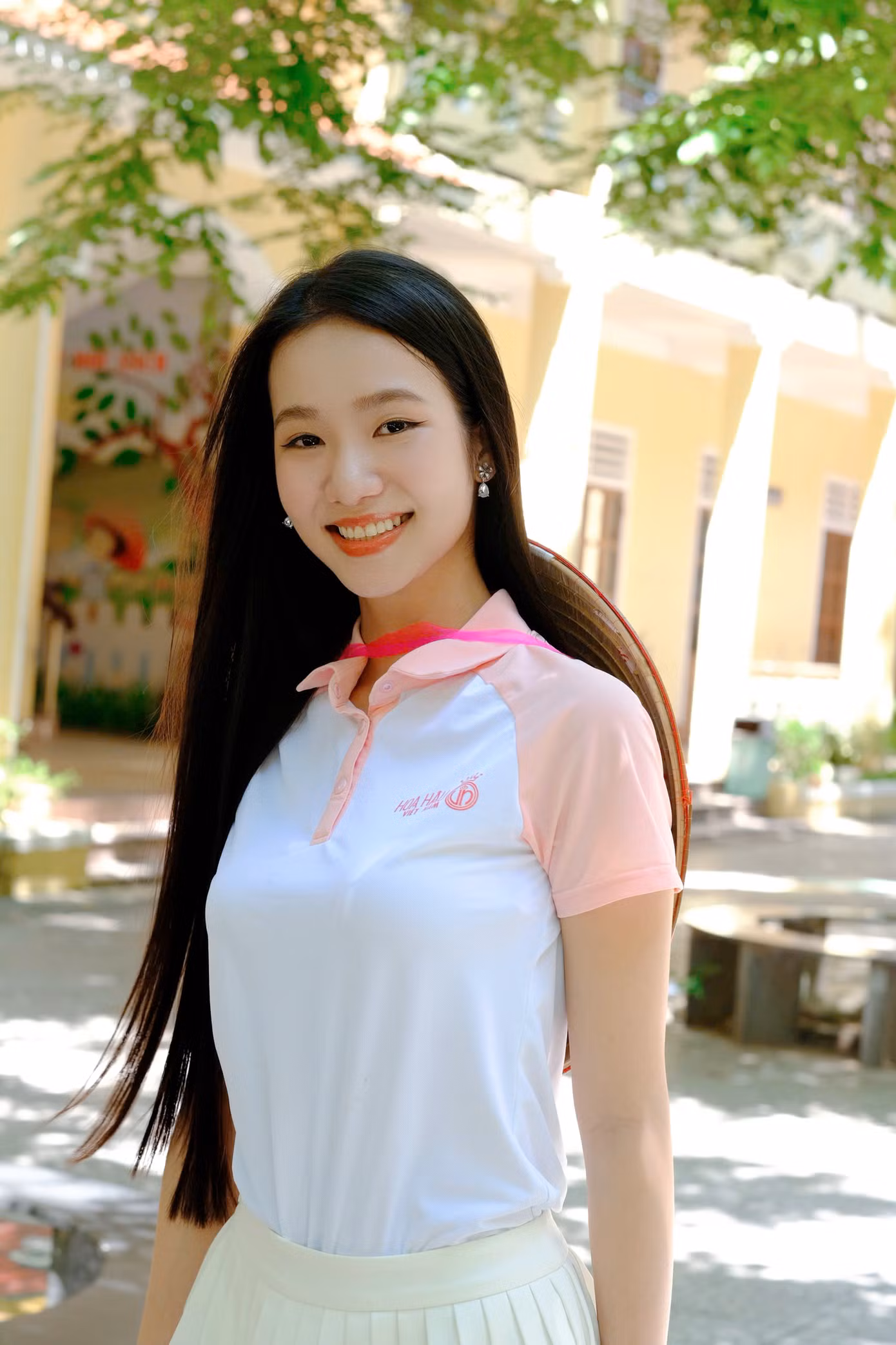 Thí sinh Nguyễn Phương Nhi cho biết trong thời gian ngắn trở về nhà, cô ăn nhiều hơn để có vóc dáng đầy đặn, khỏe khoắn. "Trong hành trình 3 tháng tham gia cuộc thi Hoa hậu Việt Nam 2024, tôi đã học được sự bản lĩnh, bình tĩnh khi xử lý tình huống. Tôi đã gặp được phiên bản tốt hơn của chính mình", cô nói.