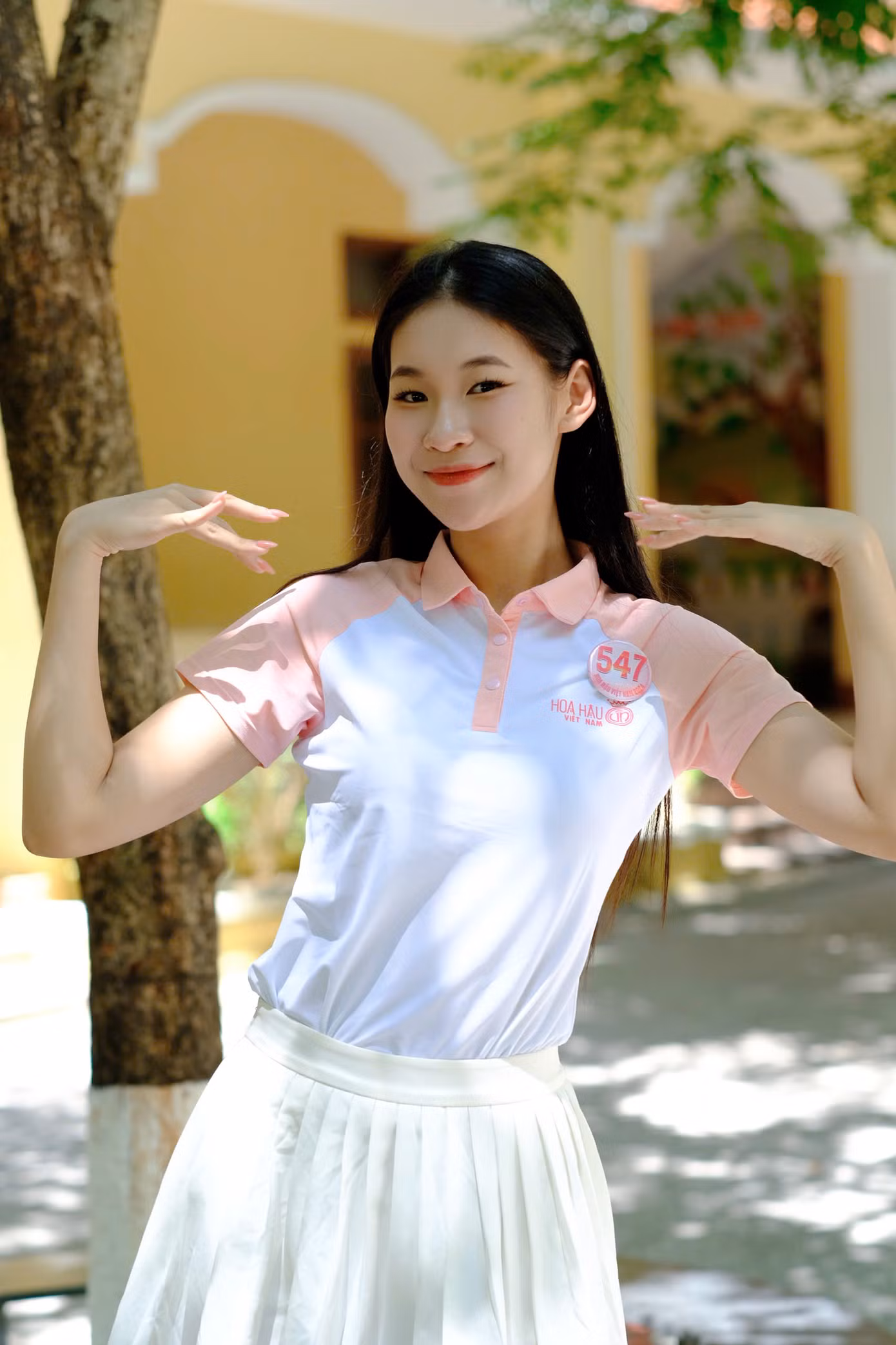Thí sinh Hoàng Thị Hiền Nhi chia sẻ trong quãng thời gian tạm nghỉ, cô tập trung rèn luyện kỹ năng biểu cảm để đôi mắt có hồn hơn khi lên sân khấu. "Trước đây, tôi chưa có nhiều kỹ năng catwalk nhưng tôi tin rằng mình sẽ gây được ấn tượng với khán giả trong đêm chung kết", cô nói.
