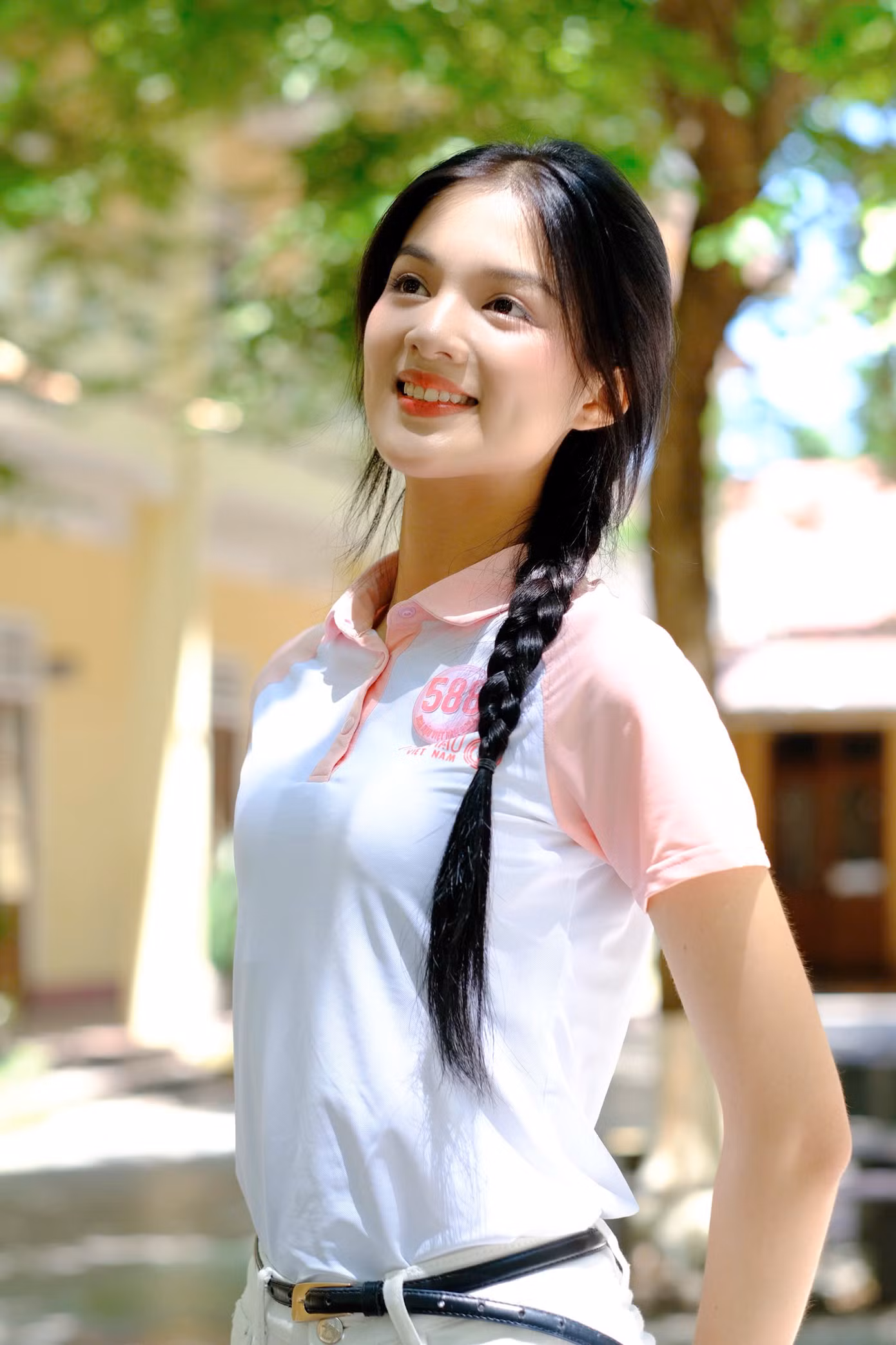 Thí sinh Trần Minh Thu cho biết đang dành hết tâm sức cho đêm chung kết Hoa hậu Việt Nam 2024. "Tôi hồi hộp, nóng lòng được đến đêm chung kết. Chúng tôi đang cấp tốc tập luyện để có một đêm diễn bùng nổ, mãn nhãn", cô chia sẻ.