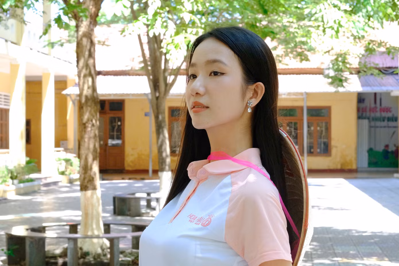 Thí sinh Nguyễn Phương Nhi cho biết trong thời gian ngắn trở về nhà, cô ăn nhiều hơn để có vóc dáng đầy đặn, khỏe khoắn. "Trong hành trình 3 tháng tham gia cuộc thi Hoa hậu Việt Nam 2024, tôi đã học được sự bản lĩnh, bình tĩnh khi xử lý tình huống. Tôi đã gặp được phiên bản tốt hơn của chính mình", cô nói.