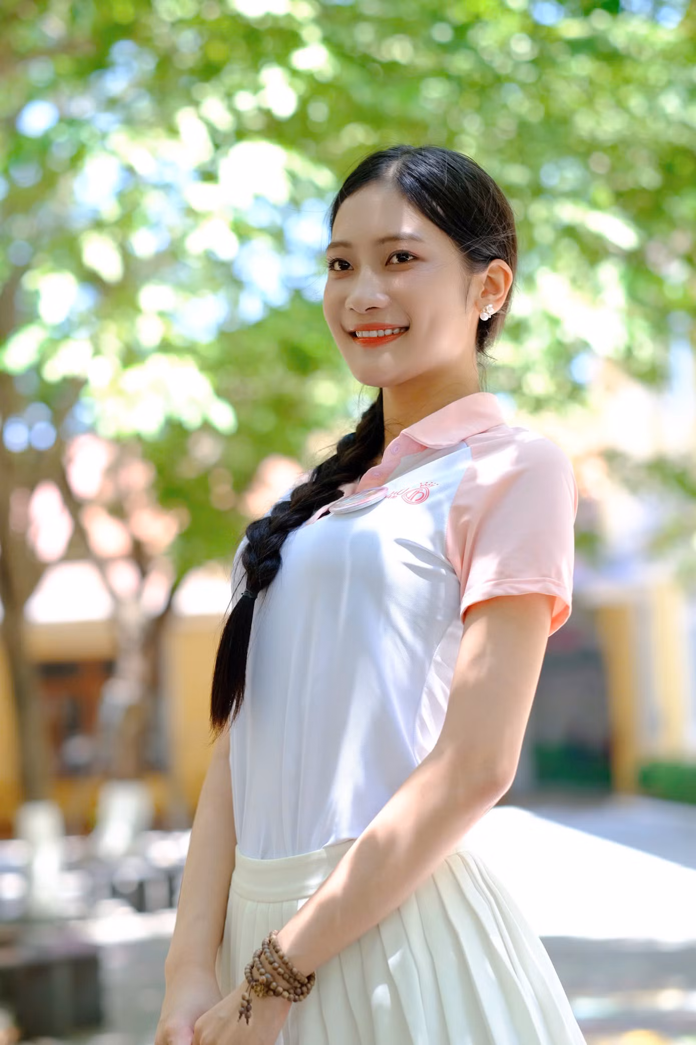 Thí sinh Phùng Thị Hương Giang nói cô đang nóng lòng được trình diễn trên sân khấu đêm chung kết. Trong quãng thời gian nghỉ, cô xem lại các clip tập luyện để tự ôn luyện ở nhà, sẵn sàng tỏa sáng vào ngày 27/6.