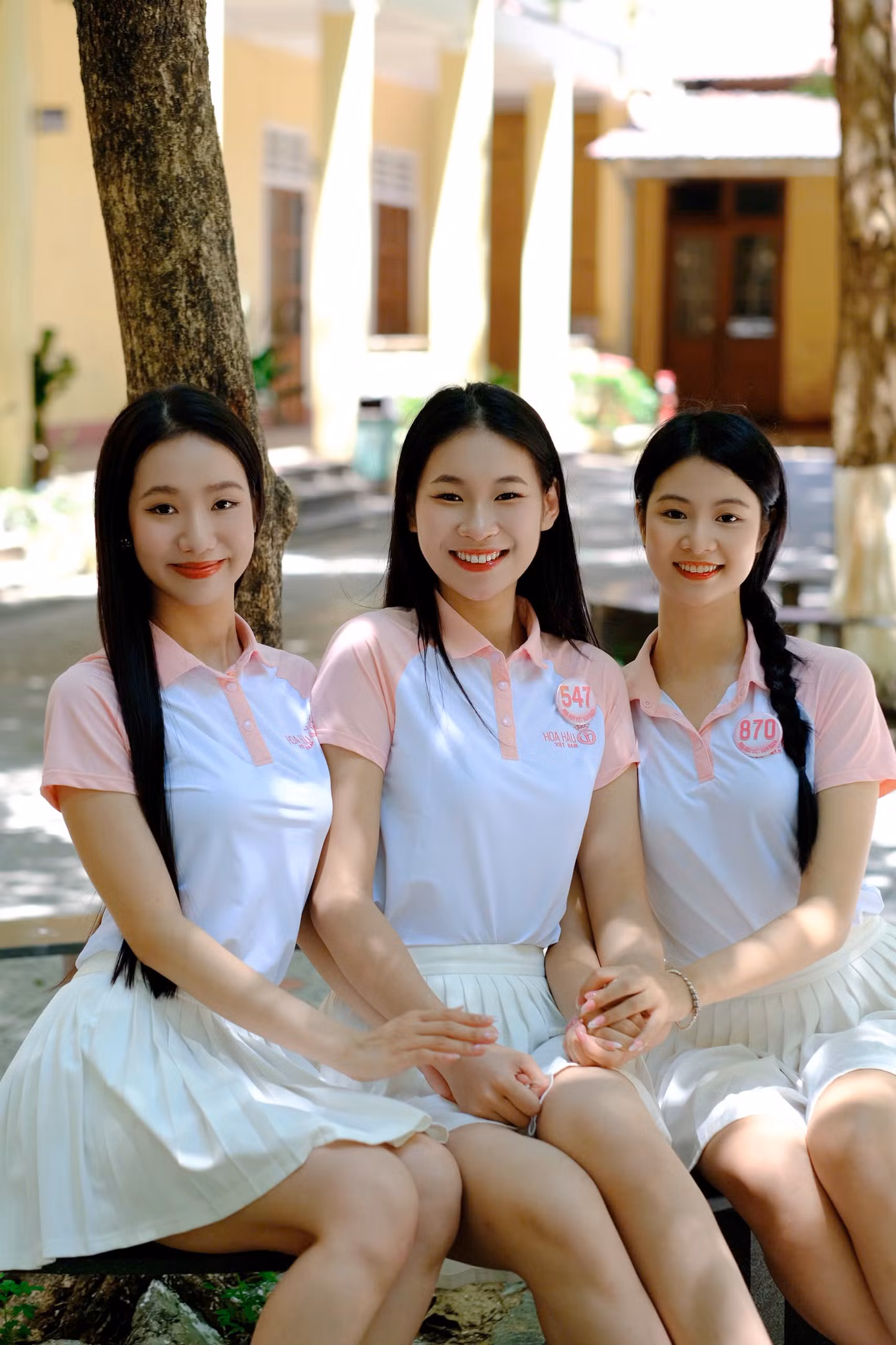 Trước đó, khi nhận được thông báo đêm chung kết Hoa hậu Việt Nam 2024 tạm hoãn do mưa lớn kéo dài ở TP Huế, nhiều thí sinh không giấu được cảm xúc tiếc nuối, tuy nhiên họ vẫn giữ vững tinh thần tích cực, lạc quan. Trong thời gian trở về nhà, thí sinh tích cực tập luyện về hình thể, kỹ năng, chăm sóc da và vóc dáng để có sự quay trở lại ấn tượng.
