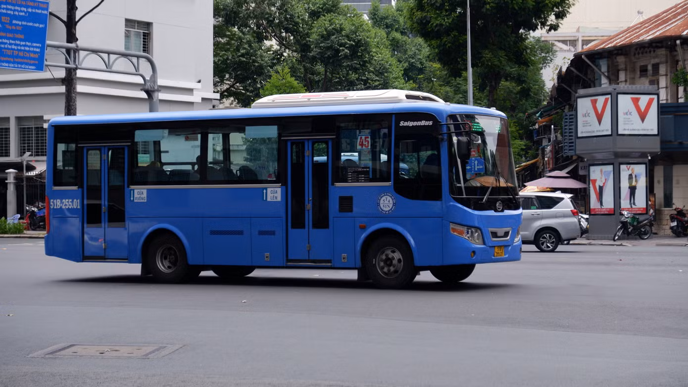 Nhiều tuyến xe buýt tại TPHCM sẽ được điều chỉnh hoạt động nhằm phục vụ nhu cầu đi lại của hành khách trong dịp Lễ Quốc khánh 2/9 và Lễ Hội Nghinh Ông Cần Giờ năm 2024. Ảnh: Hữu Huy