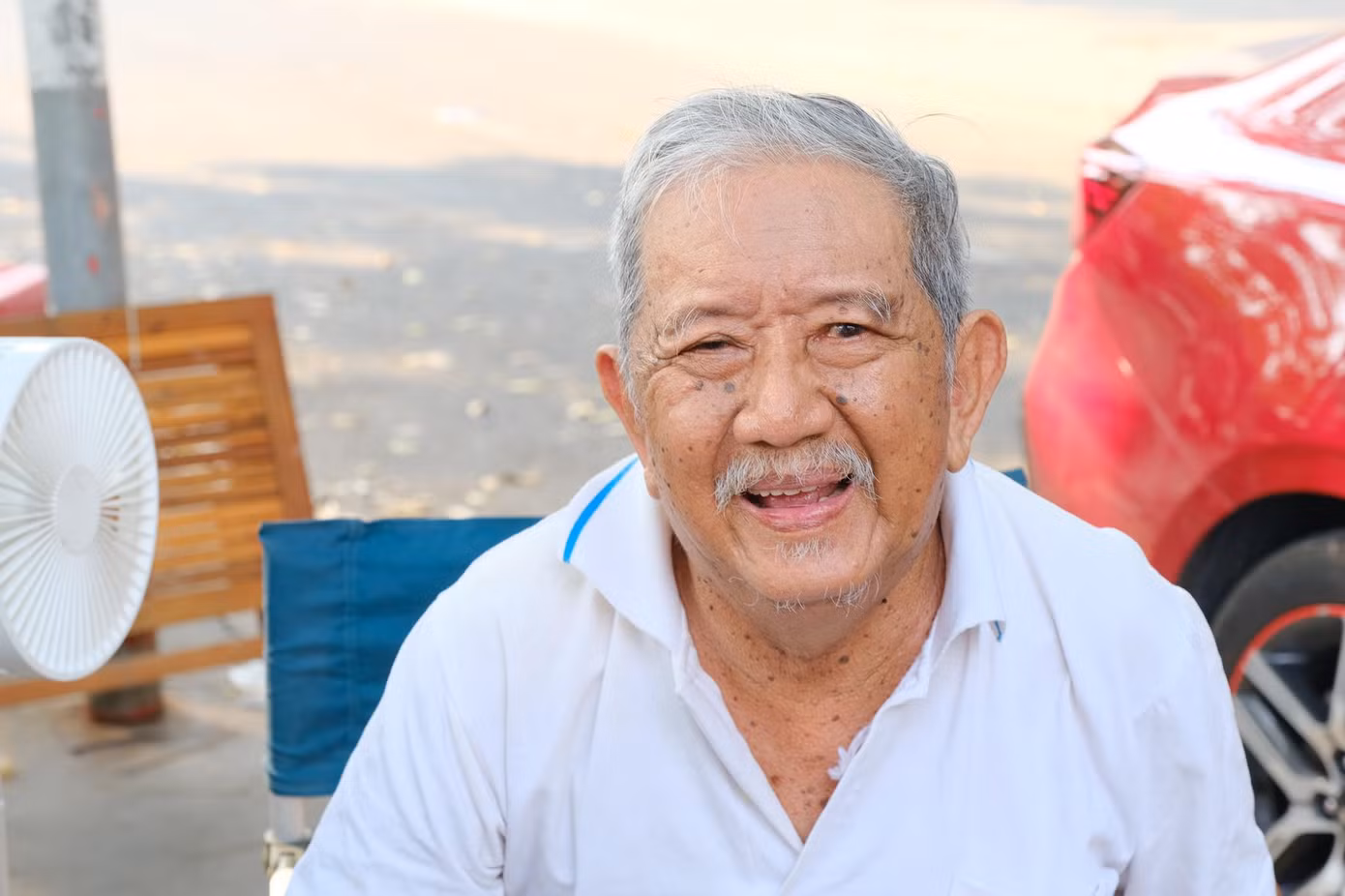 Nghệ sĩ - Nhà văn Mạc Can.