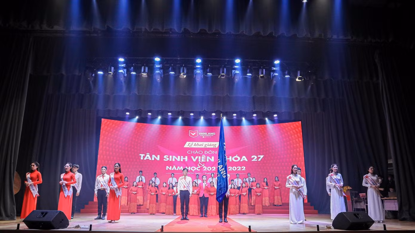 Trường ĐH Văn Lang là trường ĐH đầu tiên đón nhận chứng nhận QS Stars 4 sao.