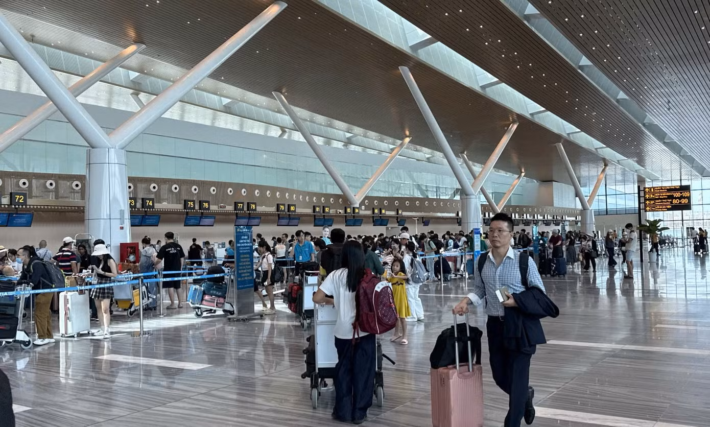 Hành khách tại nhà ga T3 - Cảng HKQT Tân Sơn Nhất. Ảnh: ACV