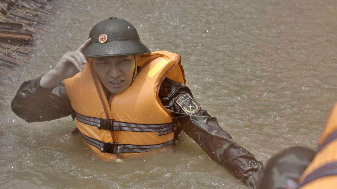 Không thời gian hướng đến 80 năm Ngày thành lập Quân đội Nhân dân Việt Nam và 35 năm Ngày hội Quốc phòng toàn dân, khai thác câu chuyện, phẩm chất bộ đội Cụ Hồ trong quá trình xây dựng và bảo vệ Tổ quốc. Đây là dự án tiếp nối sự thành công của Cuộc chiến không giới tuyến - do đạo diễn Danh Dũng thực hiện, khắc họa thành công hình tượng bộ đội biên phòng.