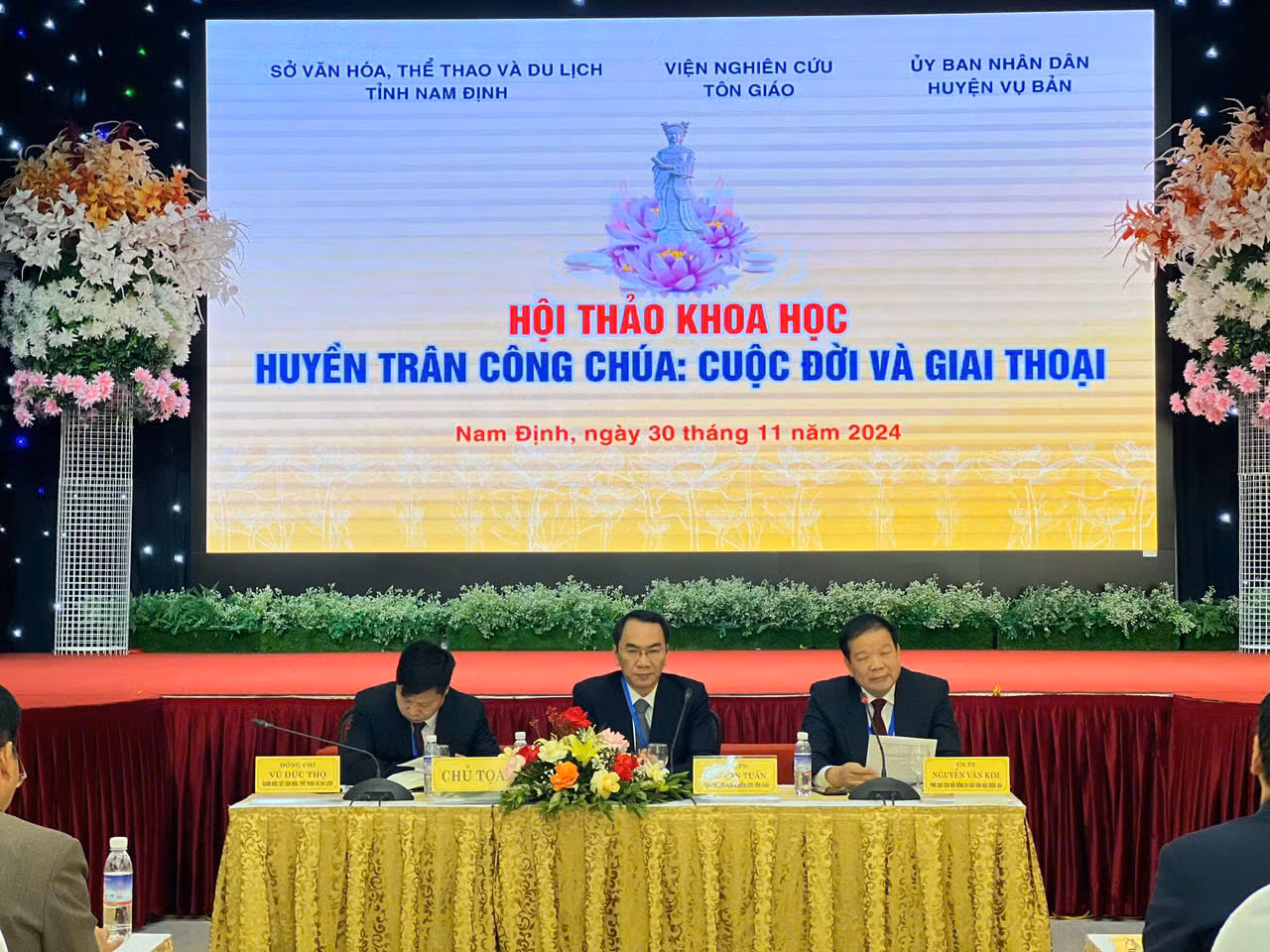 Đây là dịp gạn đục khơi trong về cuộc đời công chúa Huyền Trân.