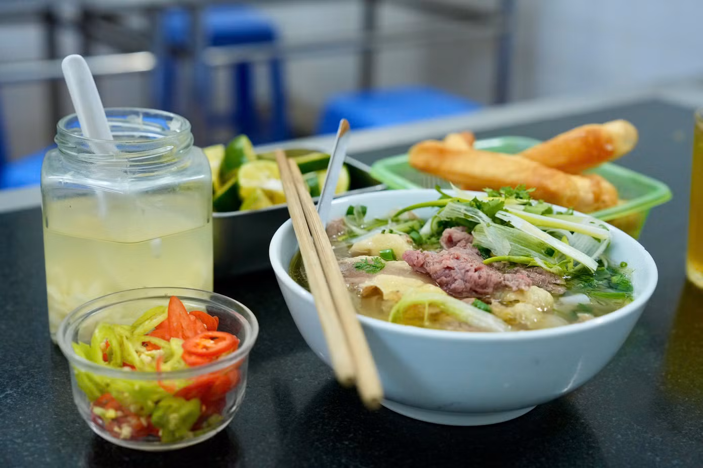 Phở Hà Nội có đặc trưng riêng ở hương vị và văn hóa ăn phở. Hoàn Kiếm là nơi có nhiều quán phở ngon bậc nhất Thủ đô.