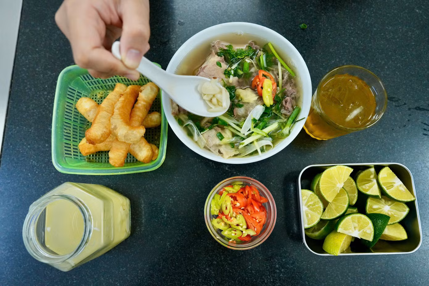 Phở Hà Nội có đặc trưng riêng ở hương vị và văn hóa ăn phở. Hoàn Kiếm là nơi có nhiều quán phở ngon bậc nhất Thủ đô.