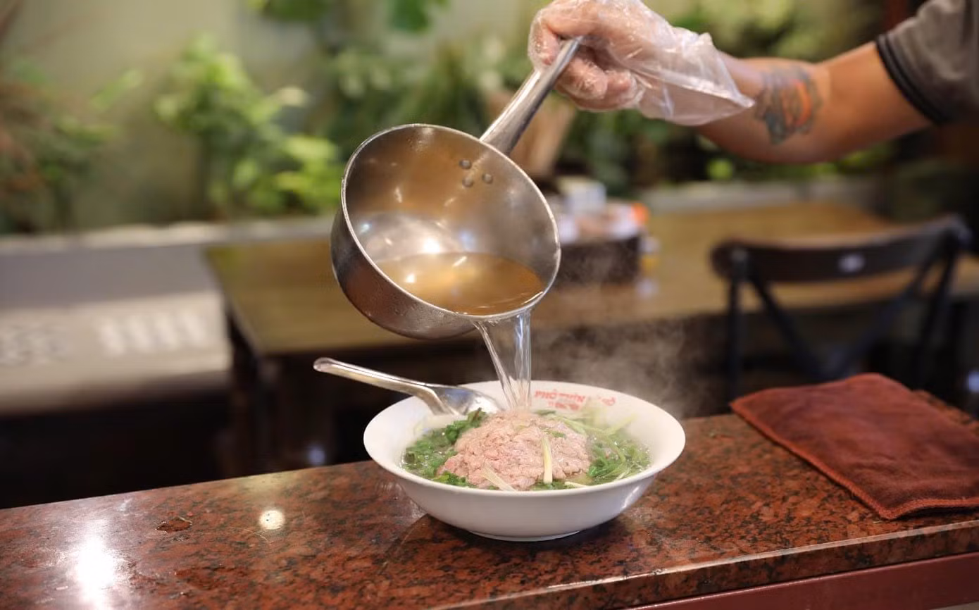 Phở Hà Nội không chỉ là thức quà sáng quen thuộc, còn là nét văn hóa ẩm thực nổi bật của Thủ đô.