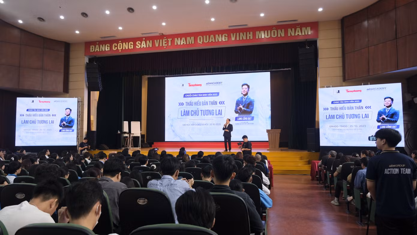 Đông đảo sinh viên đến từ các trường đại học tham dự chương trình. Ảnh: Châu Linh