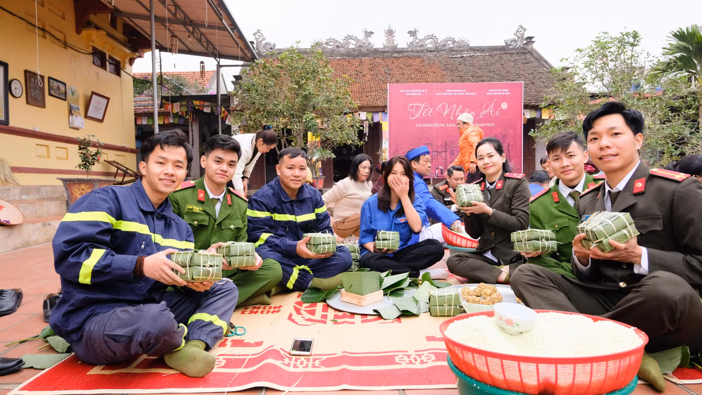 Thành quả của những chiến sĩ lần đầu gói bánh chưng trong một dịp đặc biệt.
