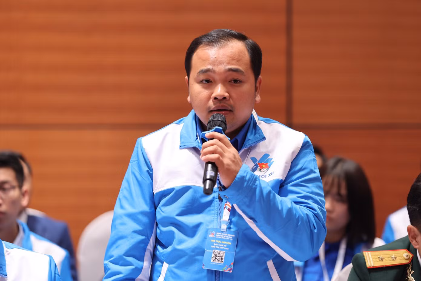 Anh Lê Văn Vin - Phó Bí thư Tỉnh Đoàn Quảng Ngãi góp ý kiến tại diễn đàn. Ảnh: Như Ý