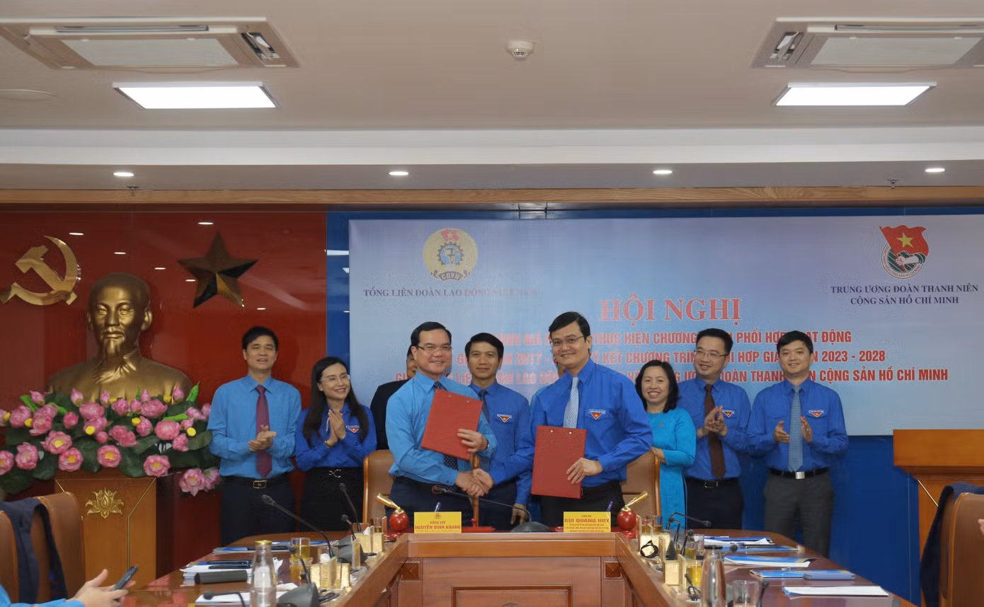 Lễ ký kết Chương trình phối hợp giai đoạn 2023 - 2028 của Trung ương Đoàn và Tổng Liên đoàn Lao động Việt Nam. Ảnh: Bảo Anh