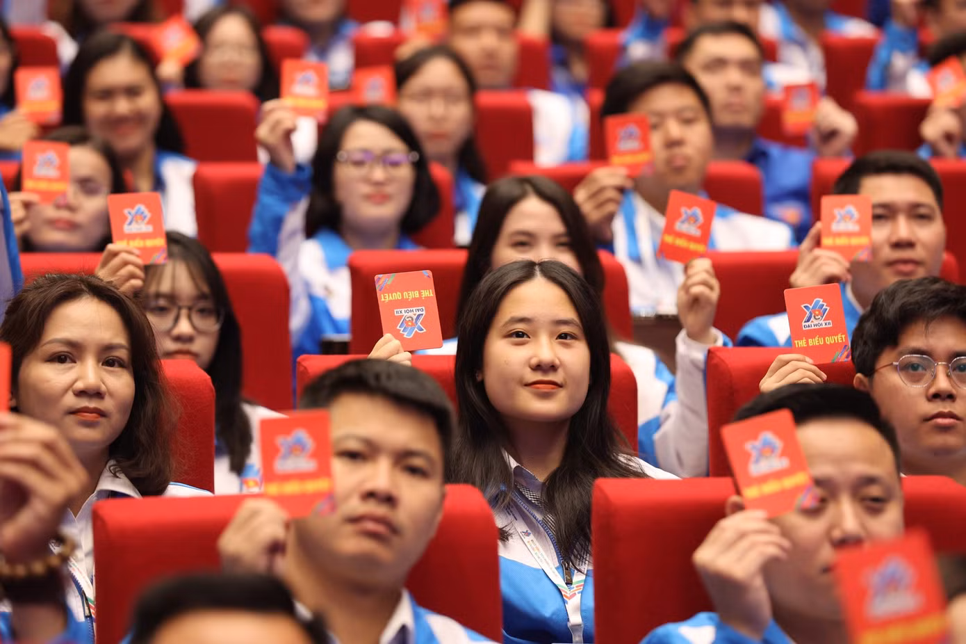 Đại hội biểu quyết bầu Đoàn Chủ tịch Đại hội gồm 19 đồng chí. Ảnh: Như Ý.