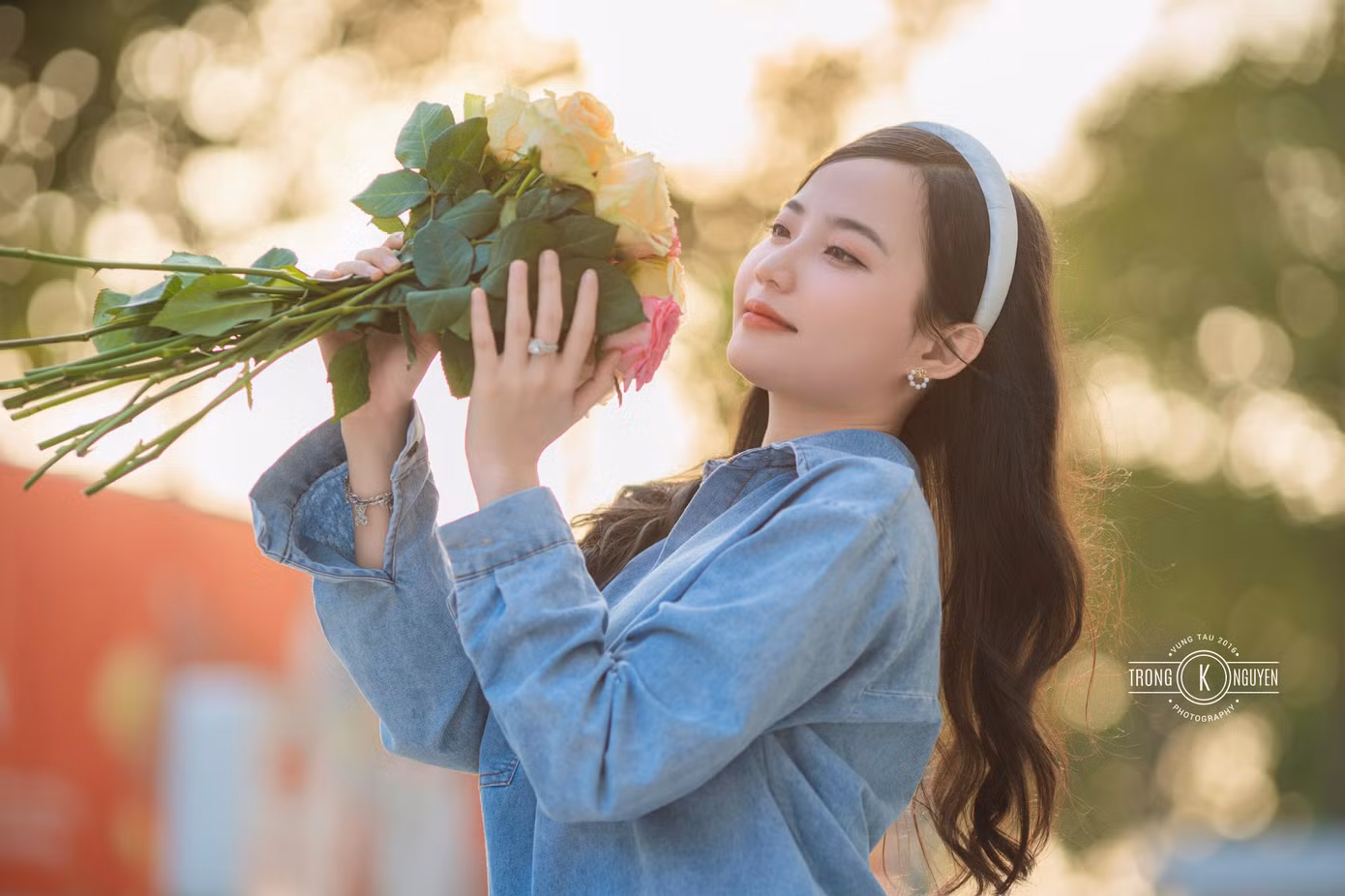 Được biết, trào lưu này bắt nguồn từ cảnh trong phim "Đi đến nơi có gió" do "thần tiên tỉ tỉ" Lưu Diệc Phi đóng cùng nam diễn viên Lý Hiện. Trào lưu này cũng được nhiều bạn trẻ ở Trung Quốc hưởng ứng. Ảnh: Trọng Nguyễn