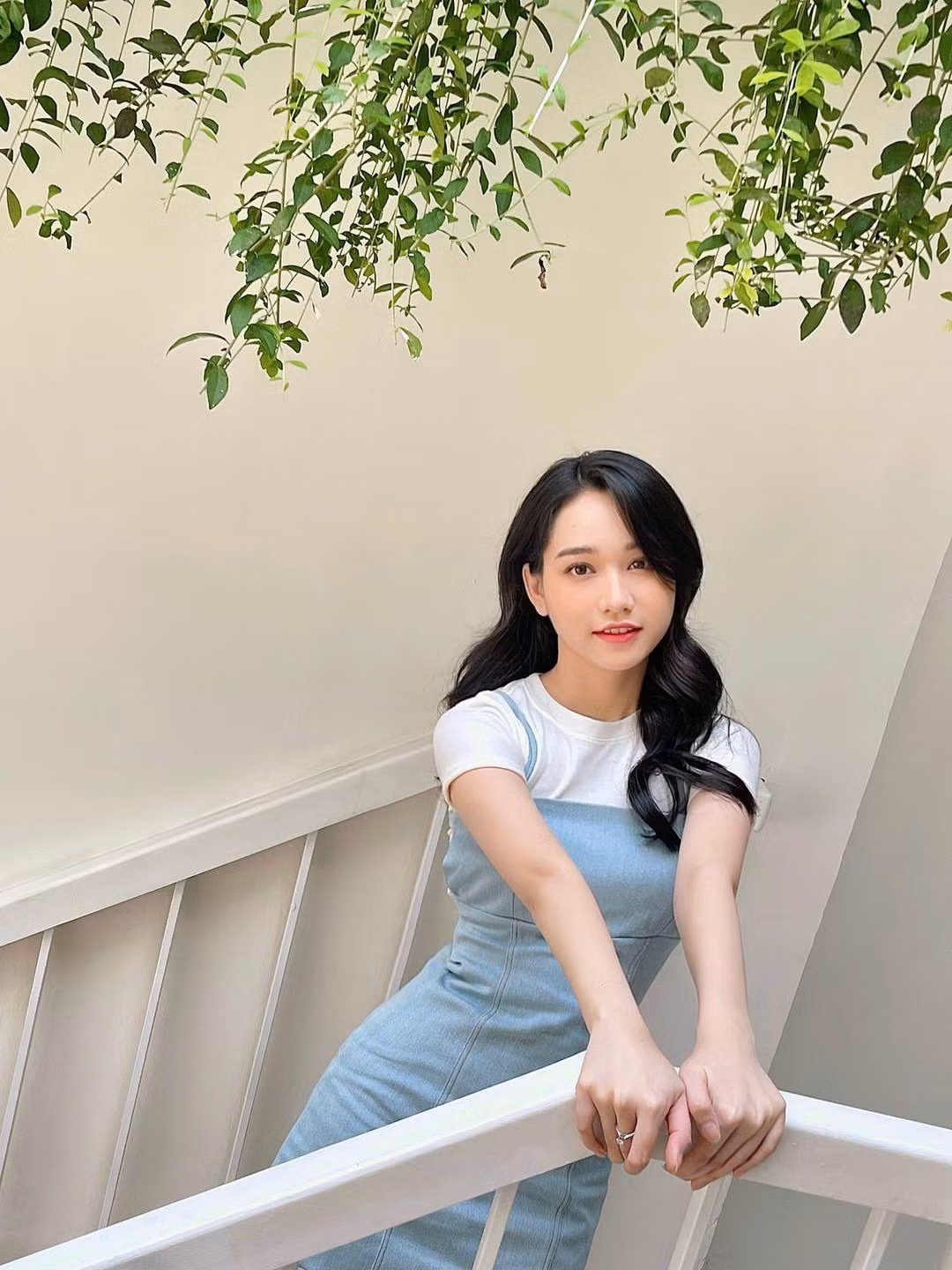Song song với sự nghiệp diễn xuất, Trúc Anh duy trì việc học đều đặn, cô theo học ngành Quản trị truyền thông tại trường Đại học Greenwich (Việt Nam). Ngoài việc học và diễn xuất, cô gái sinh năm 1998 cũng thử sức mình trong lĩnh vực người mẫu ảnh hoặc đóng quảng cáo cho một số thương hiệu nổi tiếng. Ảnh: FBNV