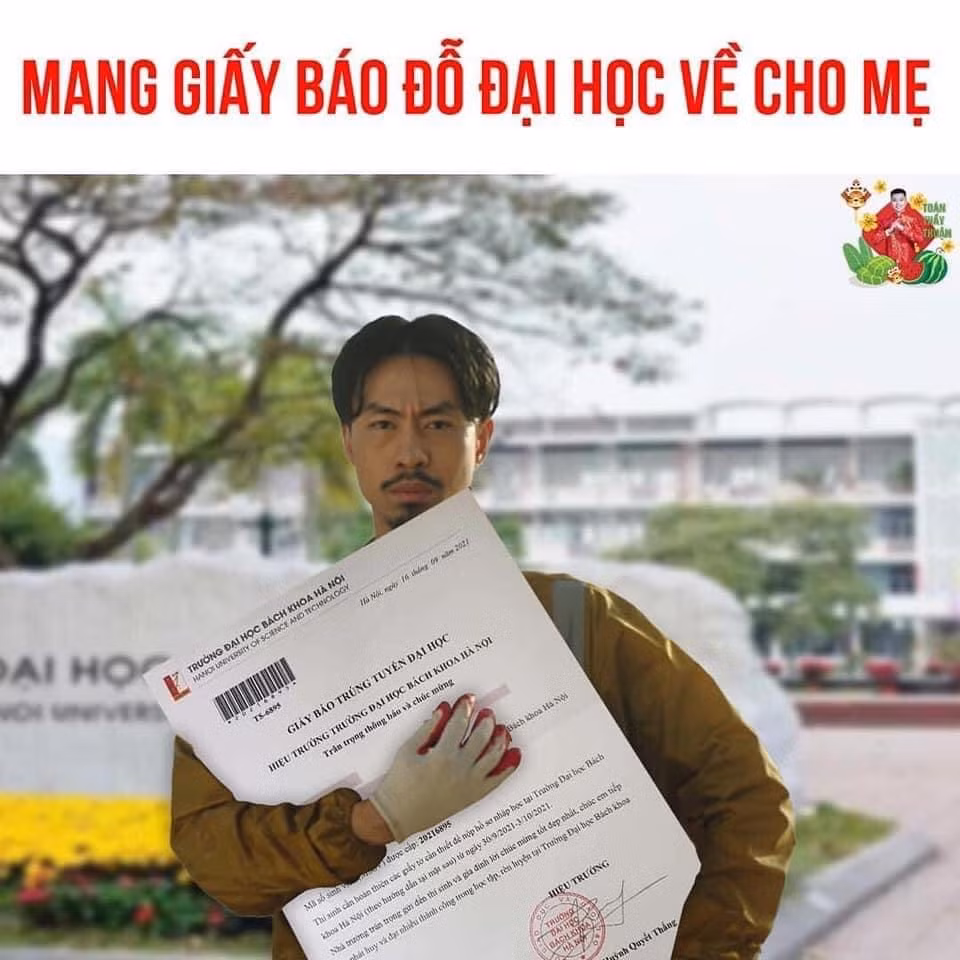 Hình ảnh ghép "Mang giấy báo nhập học về cho mẹ" của cư dân mạng. Ảnh: Facebook.