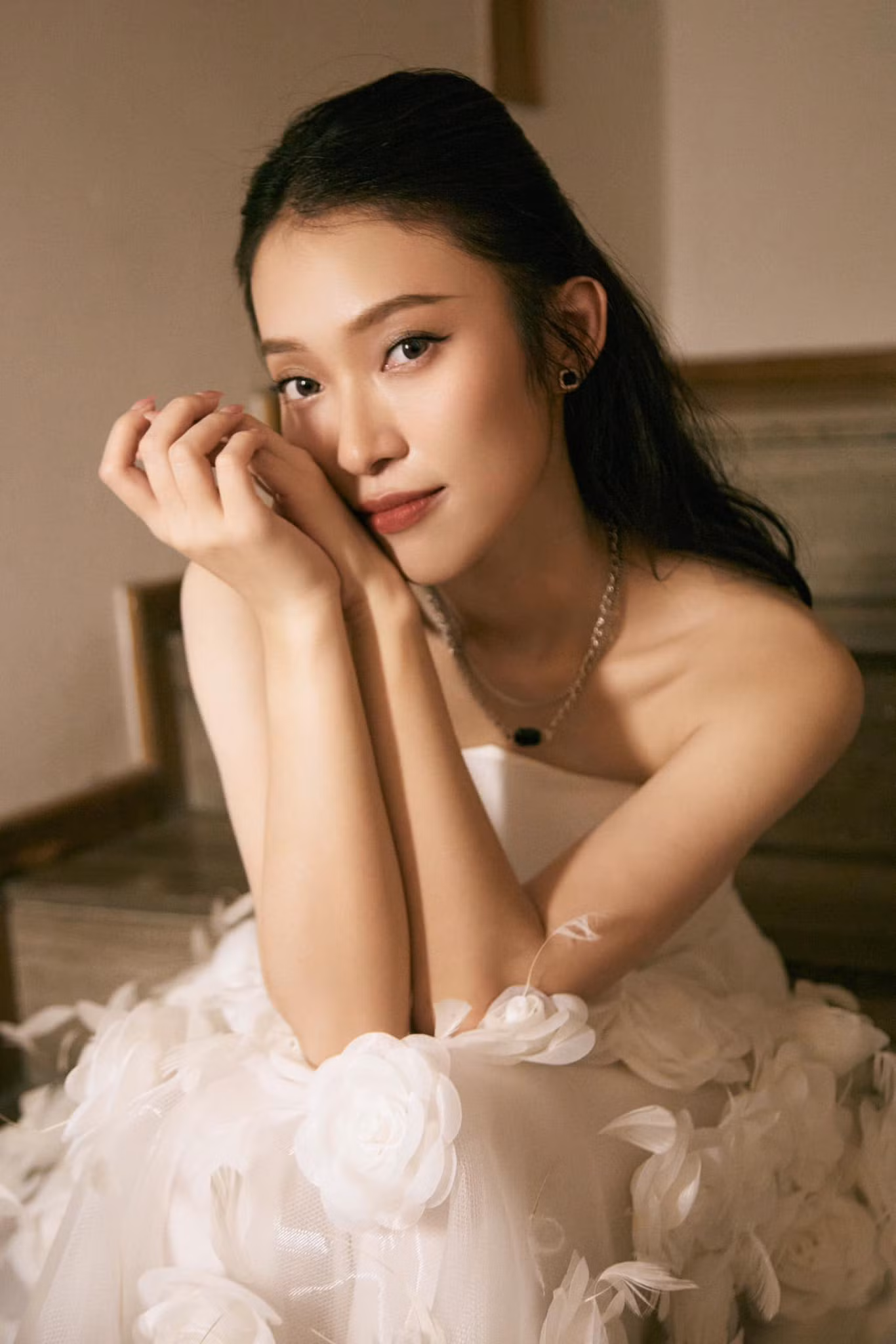 MC Khánh Vy trong một concept trưởng thành mới đây.