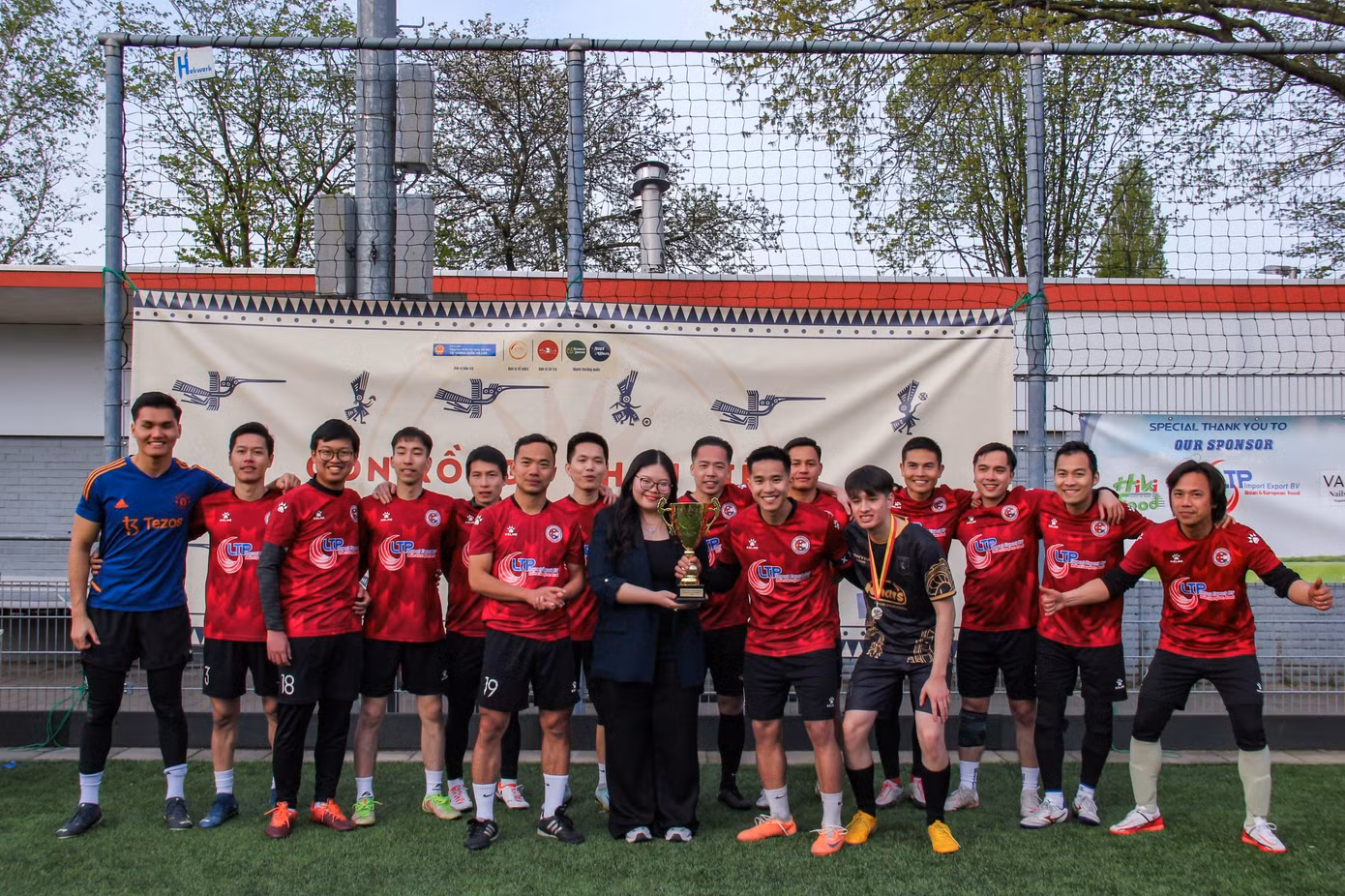 Nhà vô địch của giải đấu gọi tên đội thi VN - Amsterdam United.