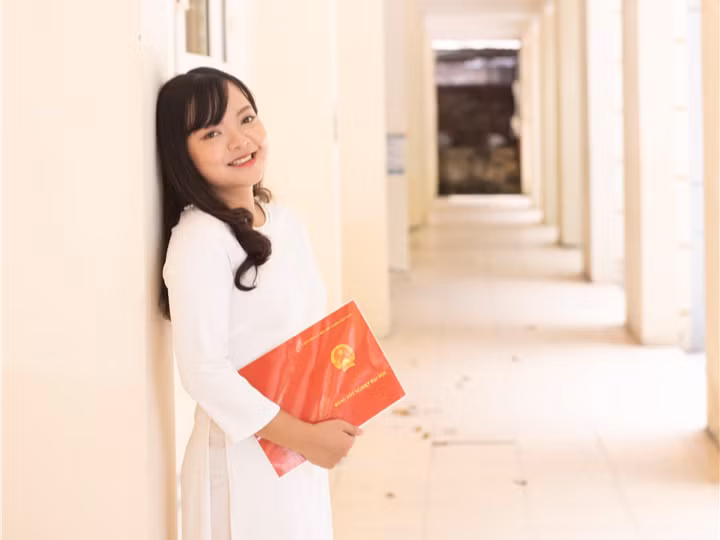 Nữ sinh trường Báo cũng cho rằng, việc lên mạng xã hội "kêu trời" vì deadline không phải giải pháp hiệu quả giúp cô "thoải mái" hơn: "Khi có nhiều công việc, mình không còn thời gian để lên mạng xã hội kêu than với bạn bè. Mình cảm thấy việc chia sẻ lên mạng xã hội cũng không giúp ích được gì mà công việc cũng không ít đi".