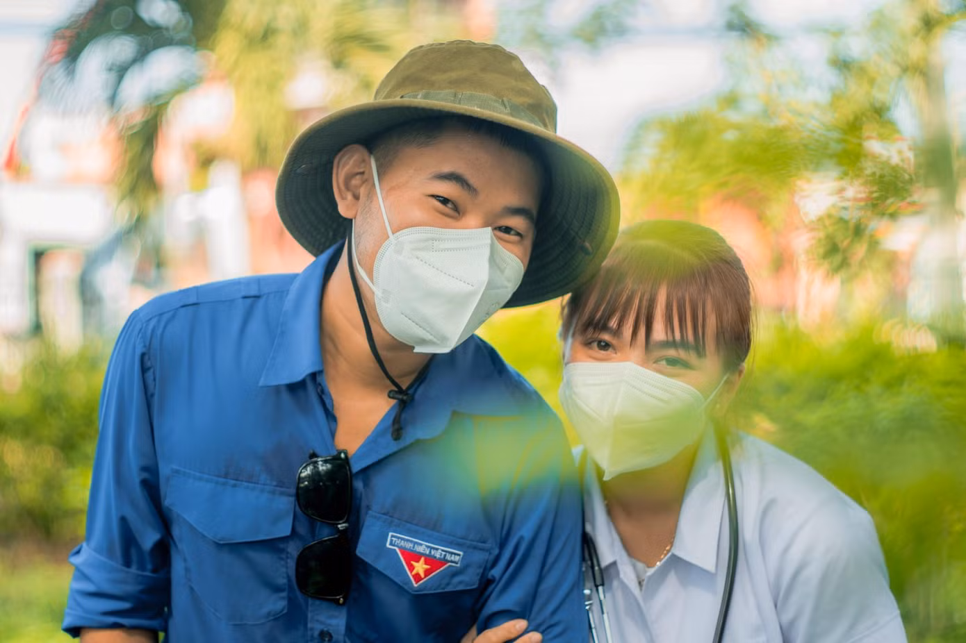 Thành tham gia các hoạt động như tuyên truyền y tế, truy vết dịch tễ, trực chốt kiểm soát dịch trên địa bàn và làm cả “shipper”, vận chuyển nhu yếu phẩm cho người dân trong các khu vực phong tỏa từ những ngày tỉnh Bình Phước có ca nhiễm COVID-19 đầu tiên.
