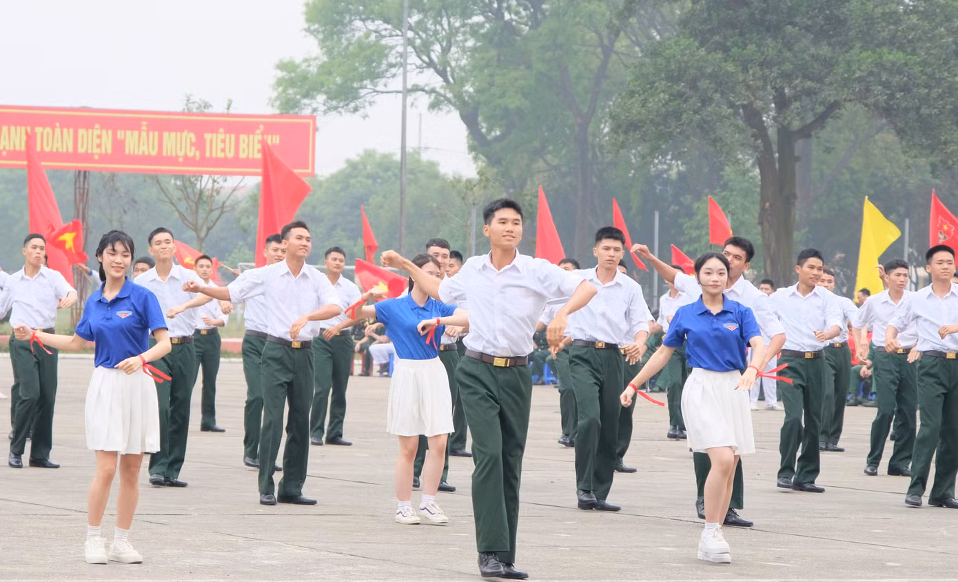 Hội thi tạo cơ hội nâng cao kỹ năng các vũ điệu trong sinh hoạt tập thể cho bộ đội, góp phần xây dựng đời sống văn hoá tinh thần lành mạnh. Ảnh: Châu Linh