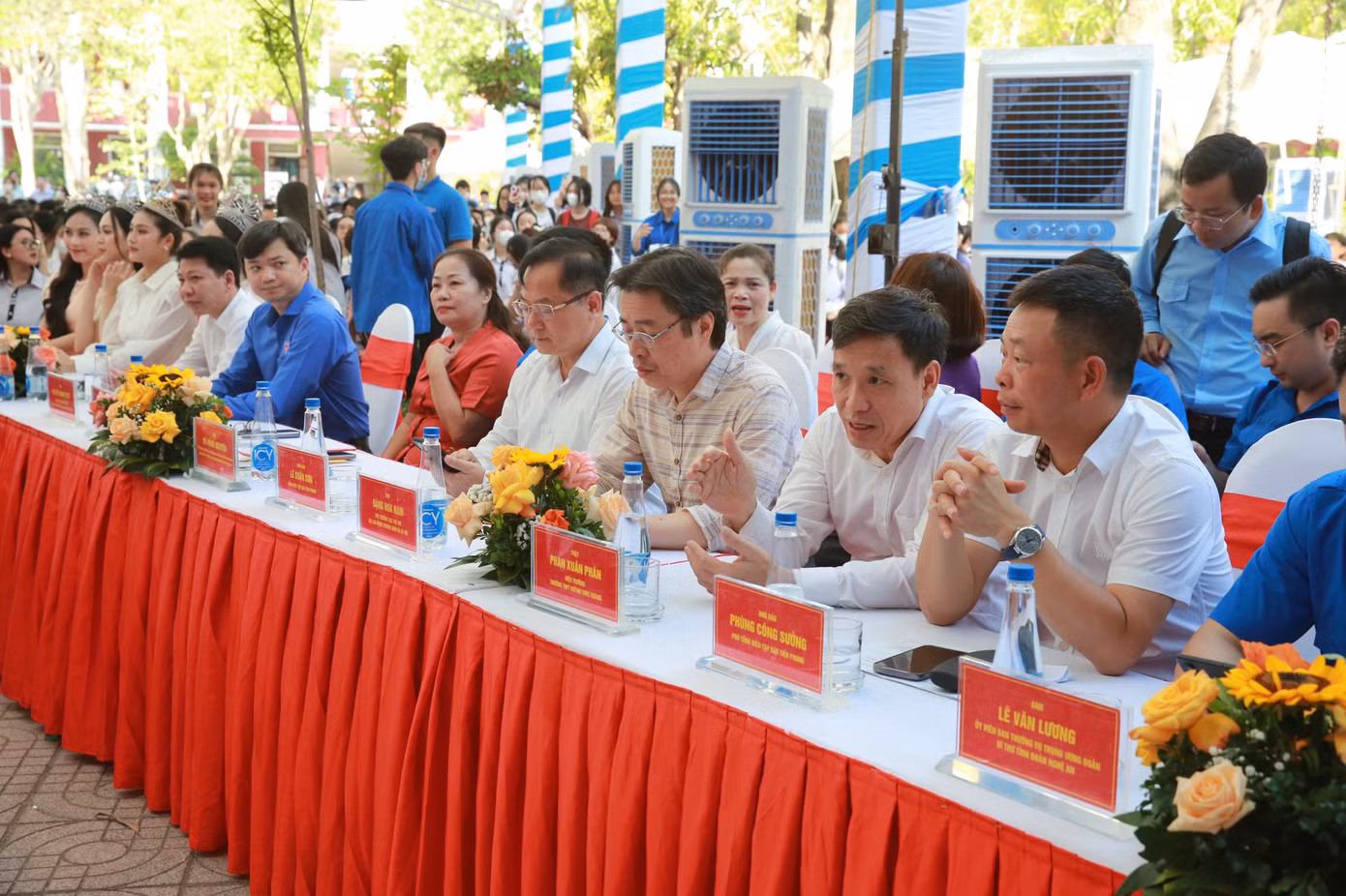 Các vị đại biểu, khách mời, diễn giả tham gia diễn đàn có anh Nguyễn Minh Triết – Bí thư Trung ương Đoàn, Chủ tịch Trung ương Hội Sinh viên Việt Nam; ông Đặng Hoa Nam, Cục trưởng Cục Trẻ em, Bộ Lao động Thương binh và Xã hội; ông Nguyễn Xuân An Việt, Phó Vụ Trưởng Vụ Chính trị và Công tác Học sinh, Sinh viên, Bộ GD&amp;ĐT...