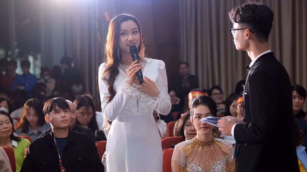 Người đẹp Nhân ái Ngọc Mai giao lưu tại chương trình.