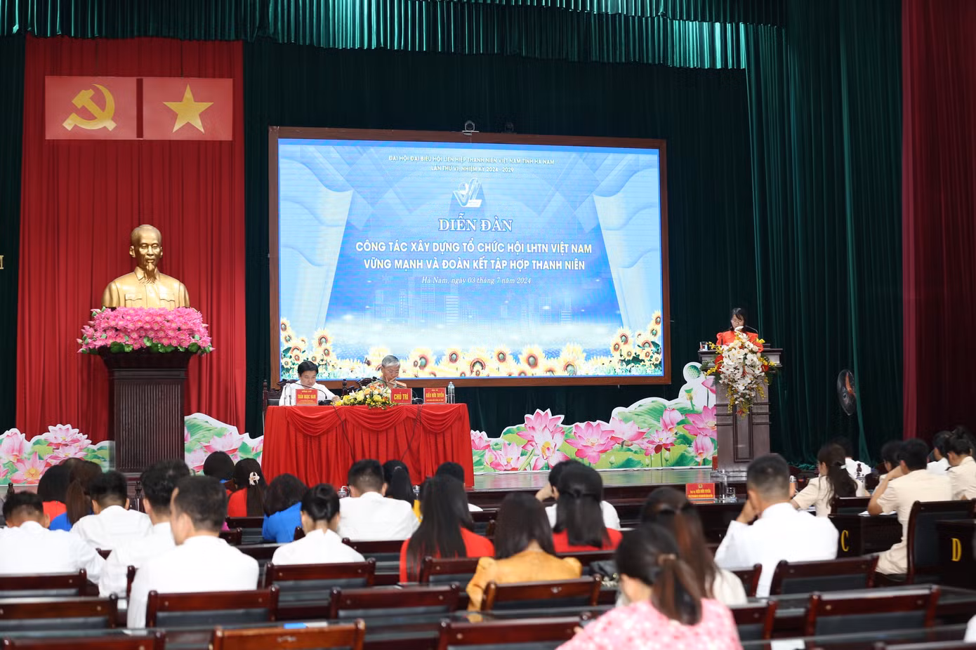 Các đại biểu tham gia thảo luận tại diễn đàn 3 với chủ đề Công tác xây dựng tổ chức Hội LHTN Việt Nam vững mạnh và đoàn kết, tập hợp thanh niên.