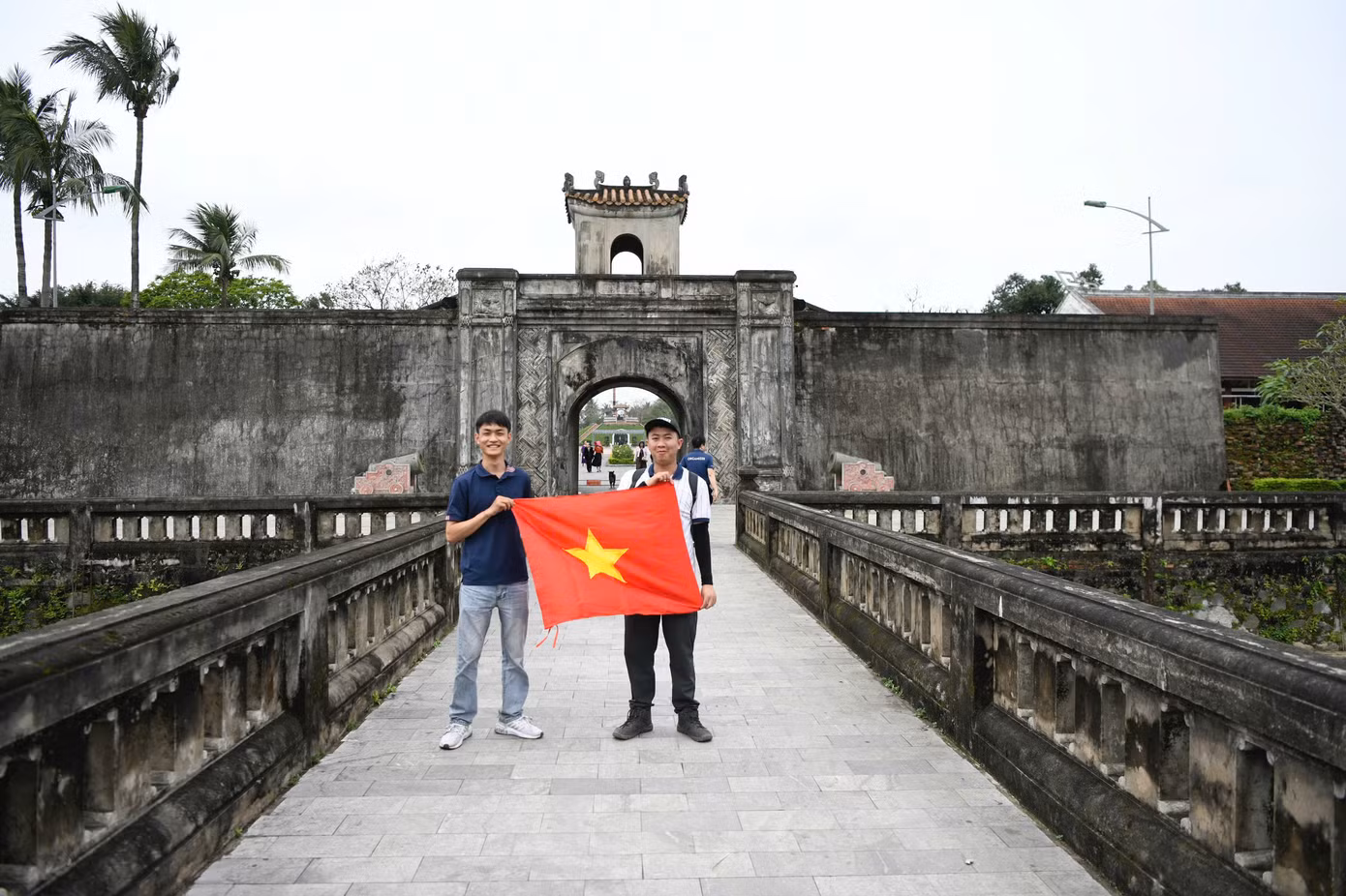Các chiến sỹ hy sinh đã để lại bài học về lòng quả cảm, chủ nghĩa yêu nước và truyền thống anh hùng cách mạng, khiến thế hệ sau thêm tự hào, kính trọng, biết ơn lớp lớp cha anh đi trước, nguyện tiếp nối truyền thống quý báu ấy của dân tộc.