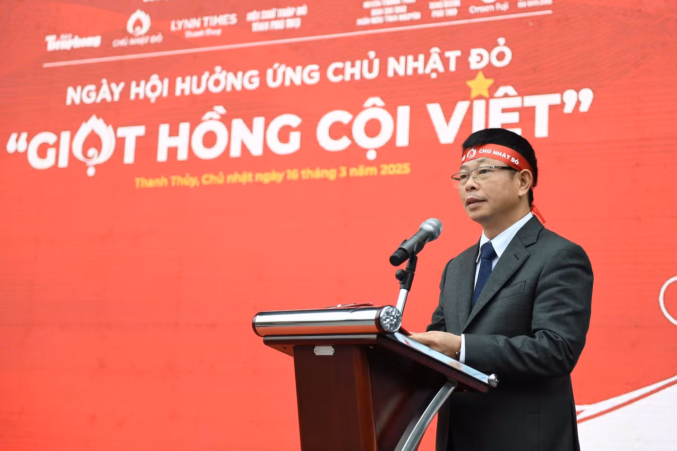 Nhà báo Phùng Công Sưởng - Tổng Biên tập báo Tiền Phong, Trưởng Ban Tổ chức, tin tưởng "Giọt hồng cội Việt" sẽ góp phần cộng hưởng và lan toả mạnh mẽ hơn nữa nghĩa cử cao đẹp hiến máu cứu người.