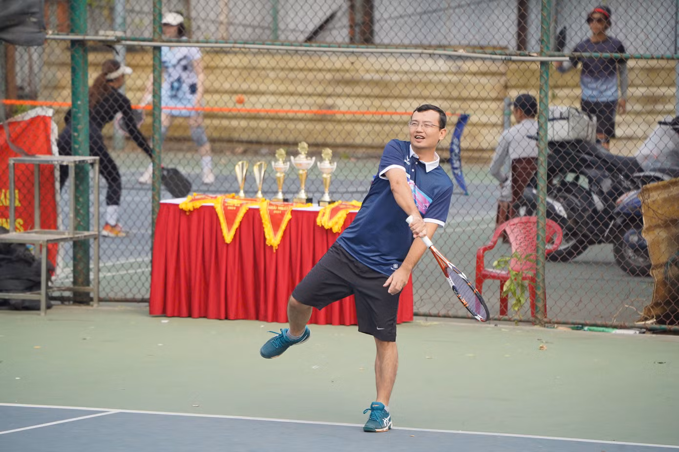 Bên cạnh chuyên môn làm báo, các cán bộ, phóng viên, nhân viên báo Tiền Phong luôn chú trọng hoạt động thể dục thể thao, nâng cao sức khỏe.