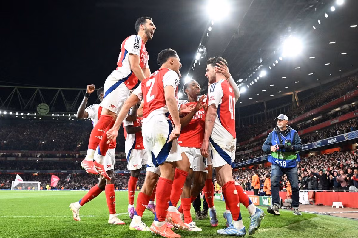 Arsenal nhiều khả năng sẽ phải xếp hàng chào đón nhà vô địch Liverpool khi hai đội gặp nhau ở vòng 36.