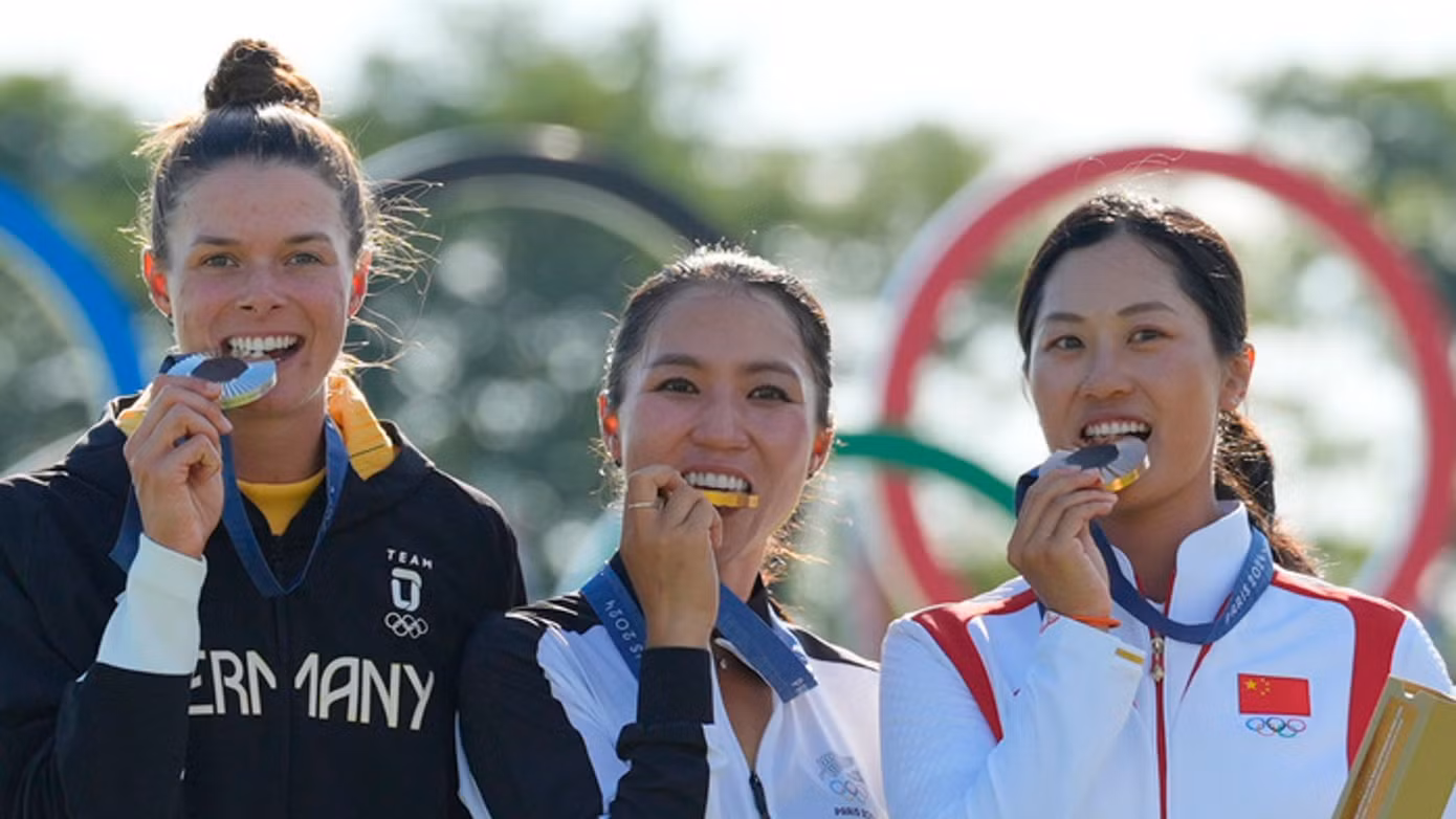 Ba người giành huy chương golf nữ Olympic 2024 gồm Henseleit (Bạc), Lydia Ko (Vàng) và Lin Xiyu (Đồng).