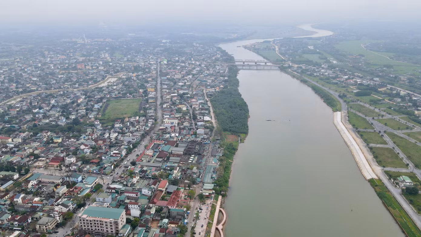 Sông Thạch Hãn không chỉ mang nặng phù sa mà còn thấm đẫm máu của biết bao chiến sỹ, lấy thân mình đổi lấy ngày thống nhất, độc lập cho non sông.