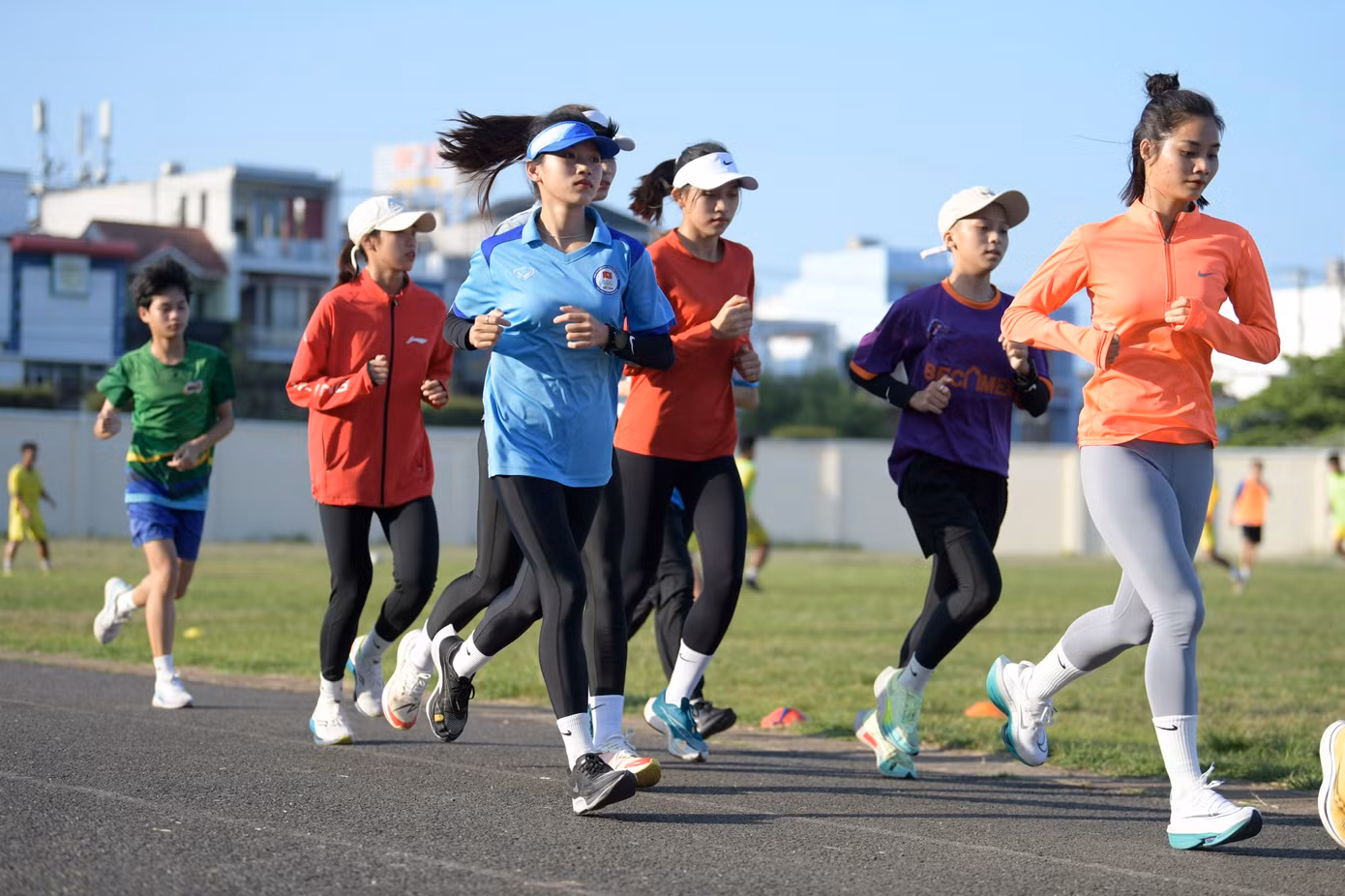 Tiền Phong Marathon 2024 đã đến thật gần, và tất cả đang mong chờ những màn so tài hấp dẫn được tạo nên bởi các ngôi sao và tài năng trẻ của điền kinh Việt Nam.