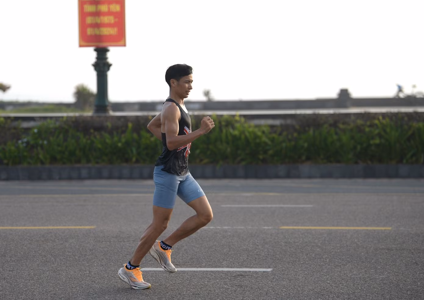 Nguyễn Văn Lai từng 13 lần vô địch quốc gia cự ly 5.000m và nhiều lần vô địch cự ly 10.000m. Từ năm 2023, anh chuyển sang thi đấu cự ly marathon và giành chức vô địch giải đấu tại Huế năm 2023.