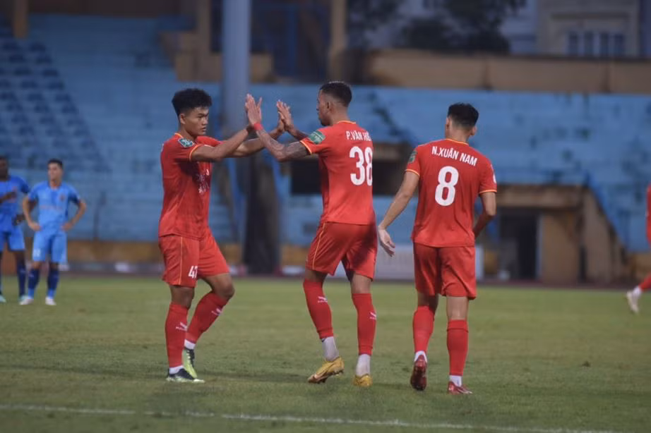 Với dàn sao thượng thặng và không ngừng được nâng cấp, CAHN đã sẵn sàng cho trận Siêu cúp Bóng đá Quốc gia - Cúp THACO năm 2023 diễn ra ngày 6/10 trên sân Hàng Đẫy gặp CLB Đông Á Thanh Hóa. (Ảnh: CLB CAHN)