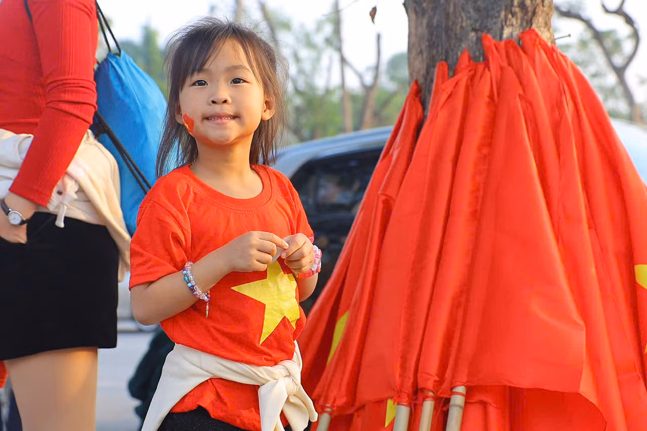 Còn người hâm mộ, tất cả mong muốn nhuộm đỏ sân Việt Trì một lần nữa nhằm khích lệ tinh thần các cầu thủ.